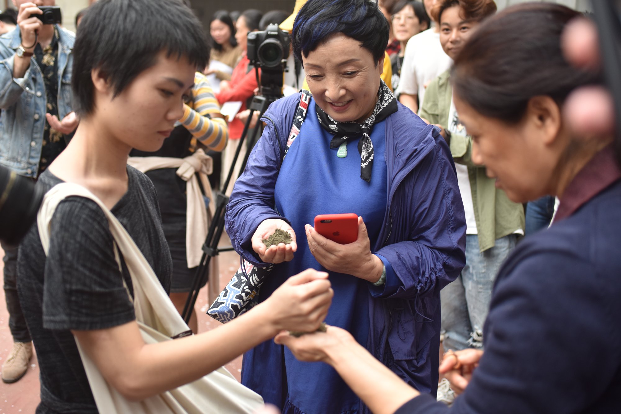 One Glove, 2019, Chengdu, performance by chuchu